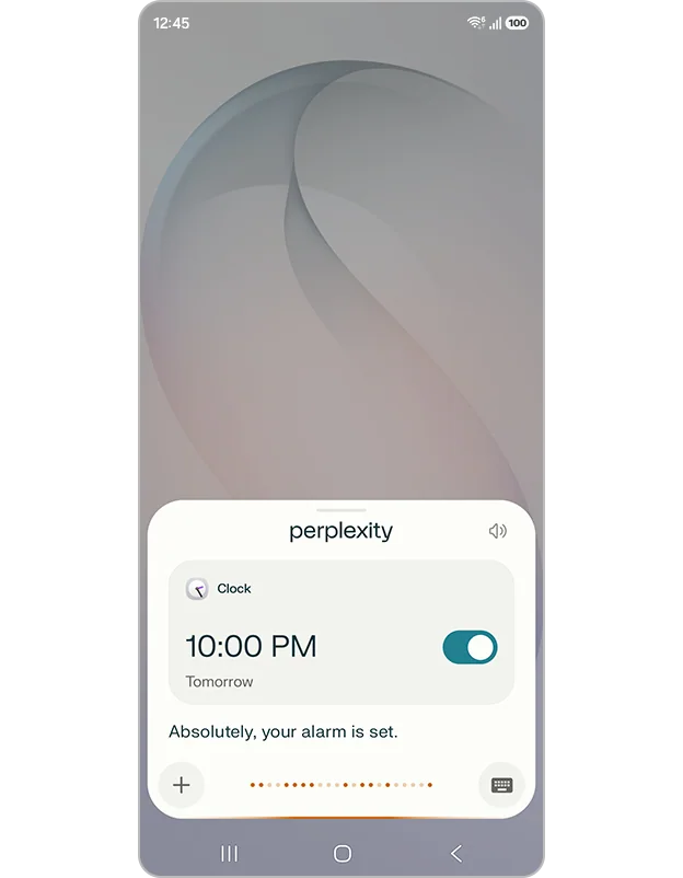 Экран Samsung Galaxy S26 с Perplexity и установленным будильником