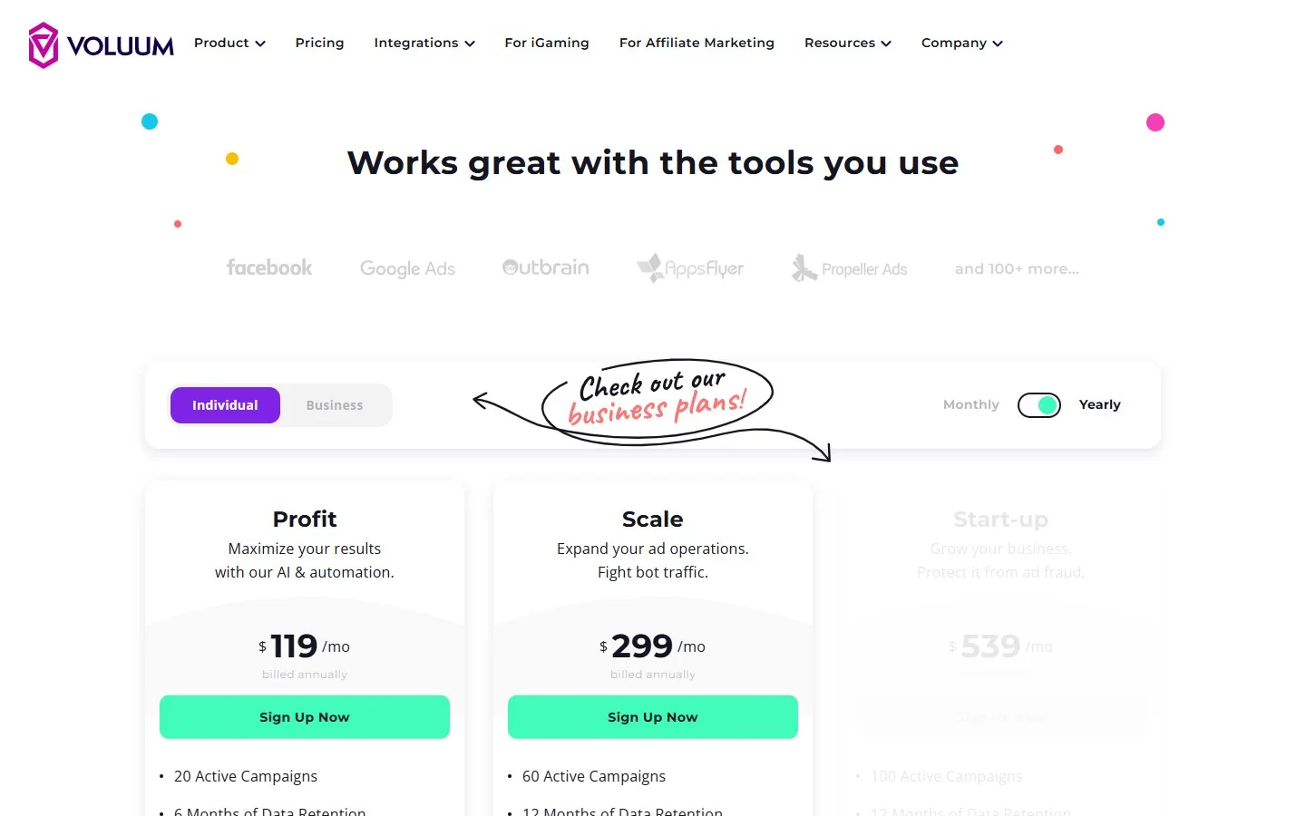 Страница тарифов Voluum: индивидуальные планы Profit за 119 $ и Scale за 299 $ в месяц при годовой оплате